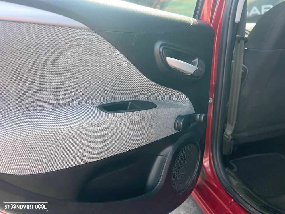 Fiat Punto 1.3 M-Jet Lounge S&S - 22