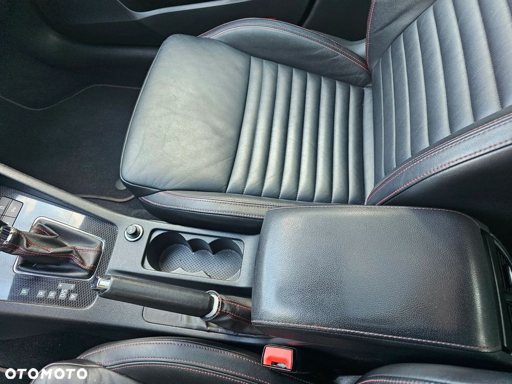 Skoda Octavia 2.0 TDI DSG RS - 23