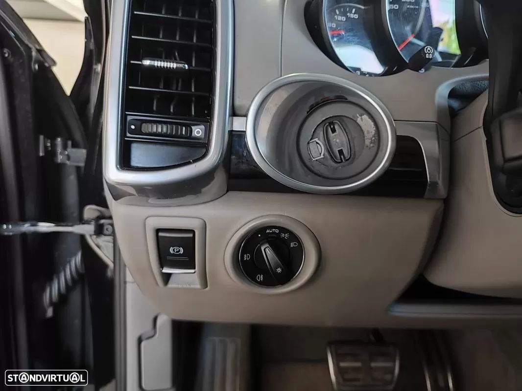 Porsche Cayenne II Platinum Edition - 30