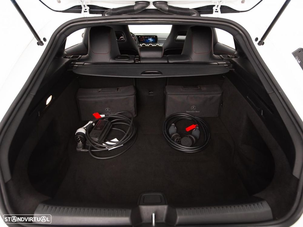 Mercedes-Benz CLA 250 e Shooting Brake AMG Line - 12