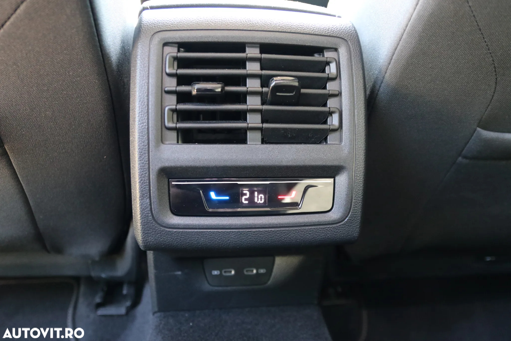 Volkswagen Golf 1.5 TSI ACT Style - 28