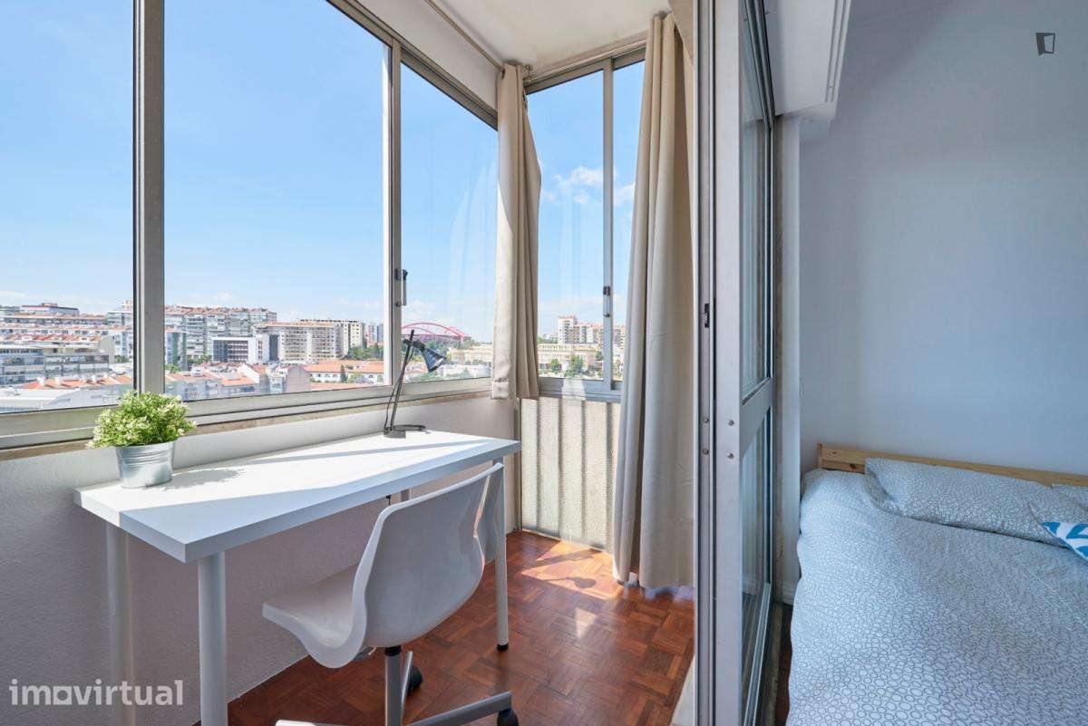 Quarto - localizado em Benfica Lisbon - Grande imagem: 3/37