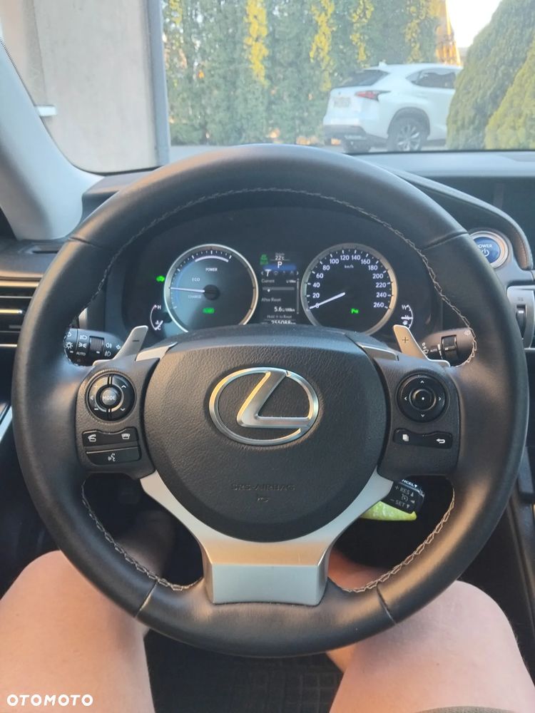 Lexus IS 300h Elegance - 8
