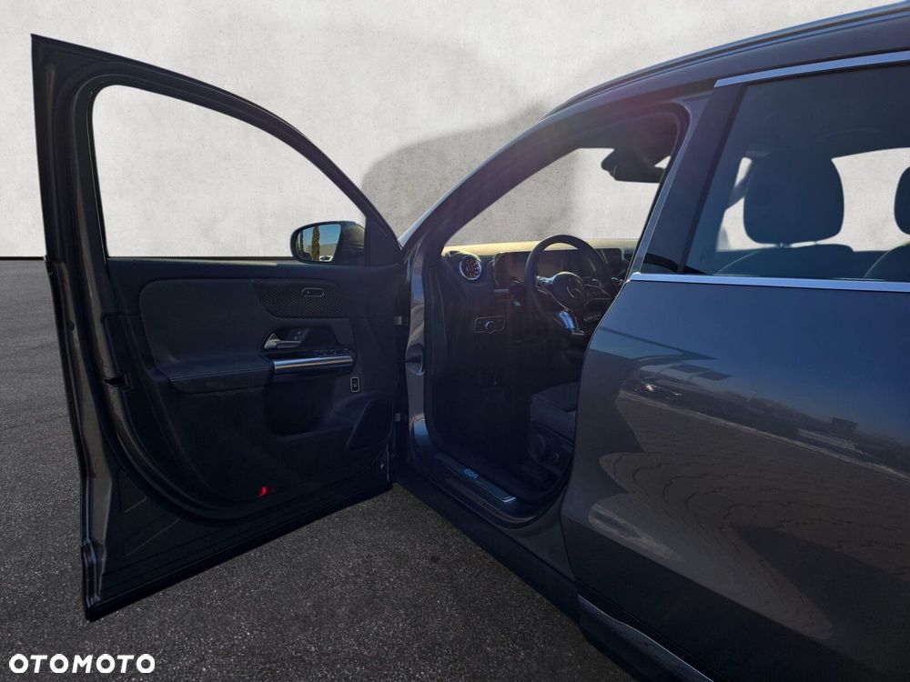 Mercedes-Benz EQA - 10