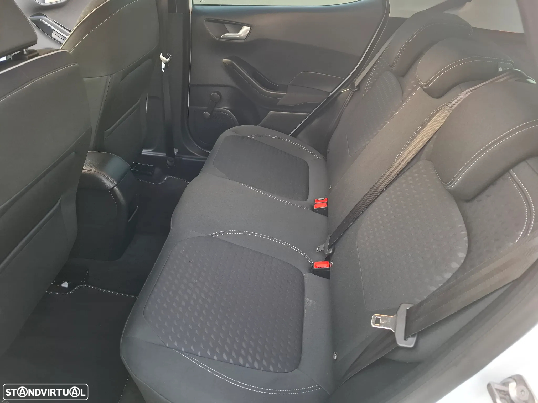 Ford Fiesta 1.0 EcoBoost Titanium - 29