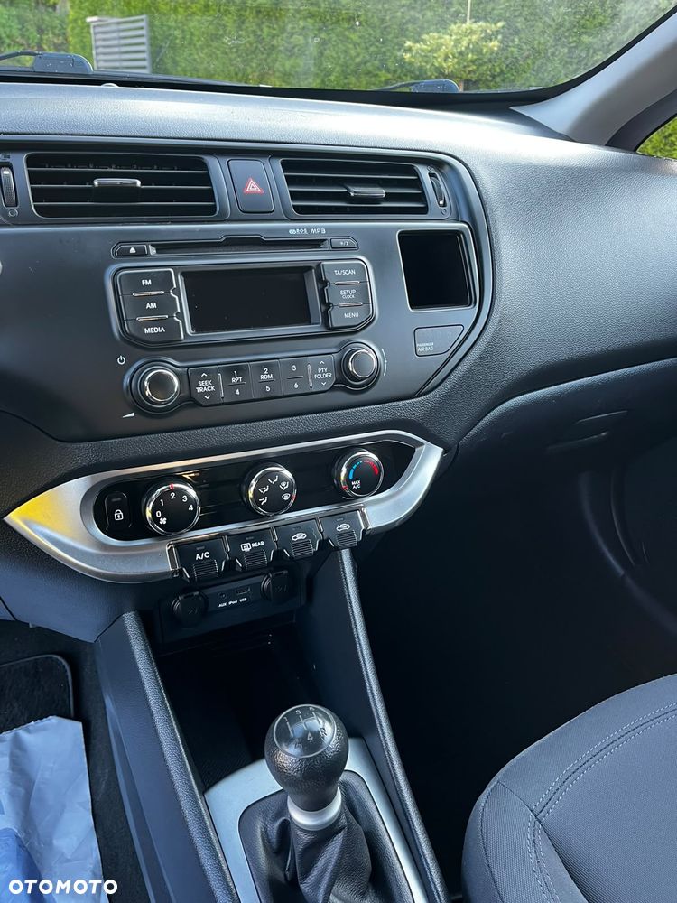 Kia Rio - 12