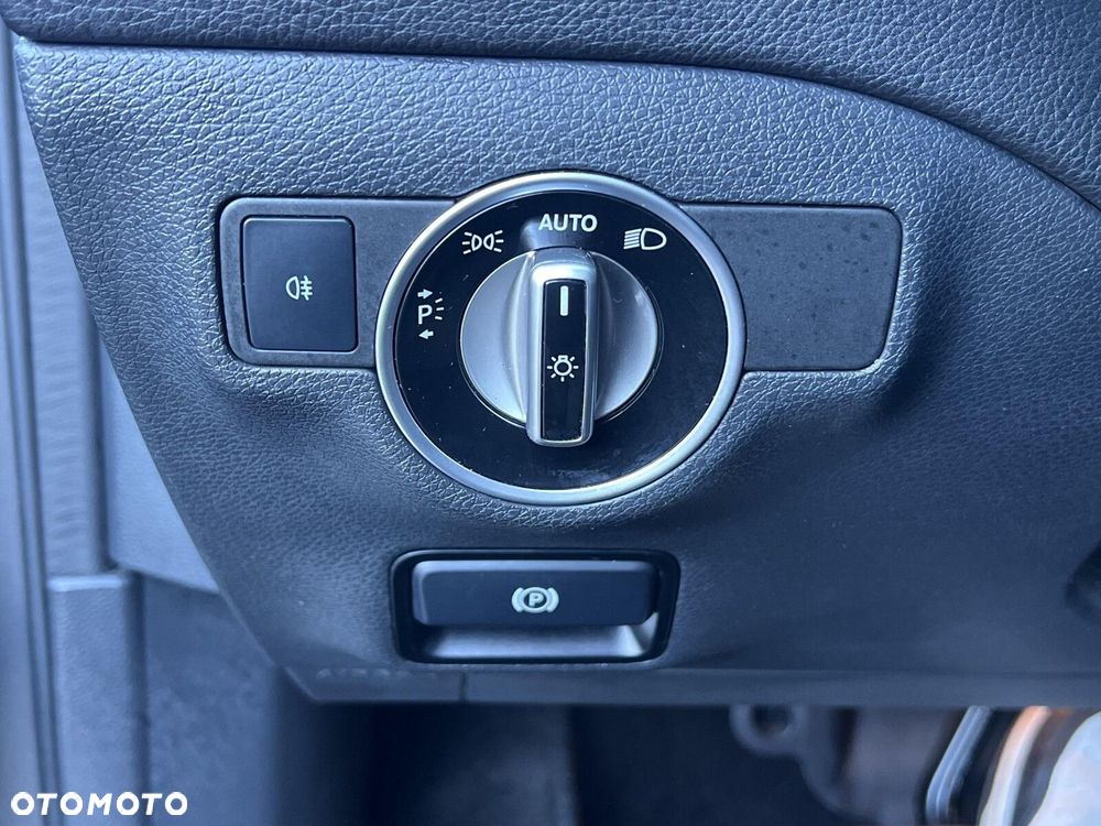 Mercedes-Benz GLA - 16