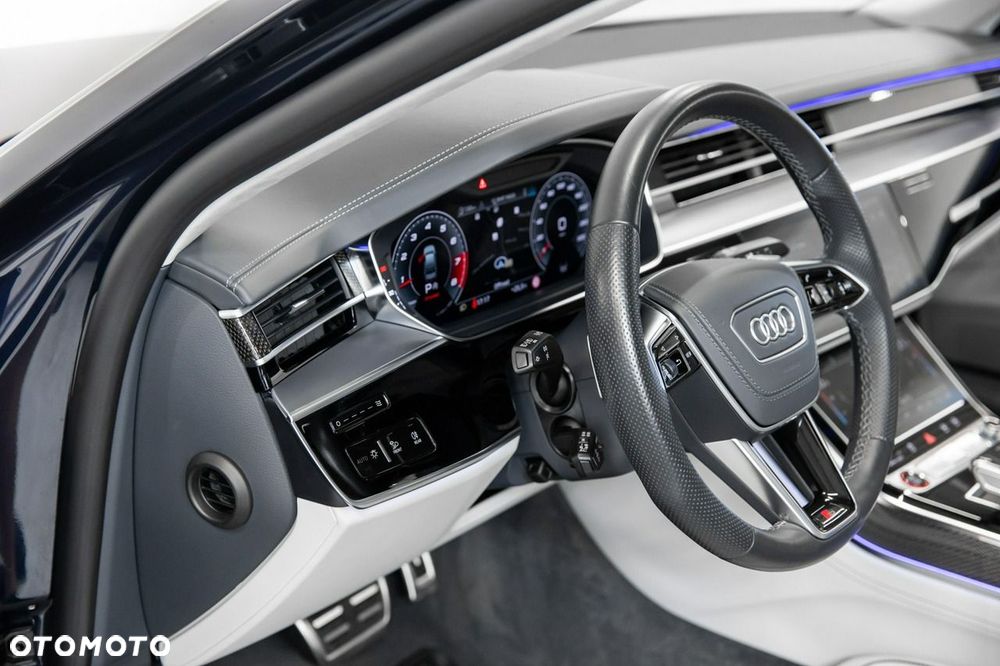 Audi S8 - 24