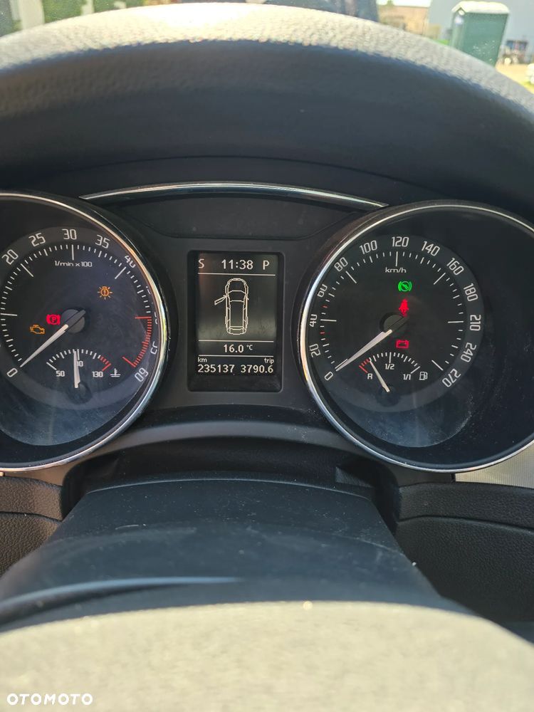 Skoda Superb 2.0 TDI Ambition Outdoor DSG - 4