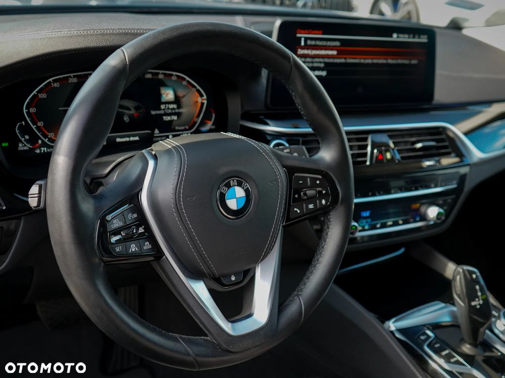 BMW Seria 5 530d xDrive Touring Luxury Line - 10