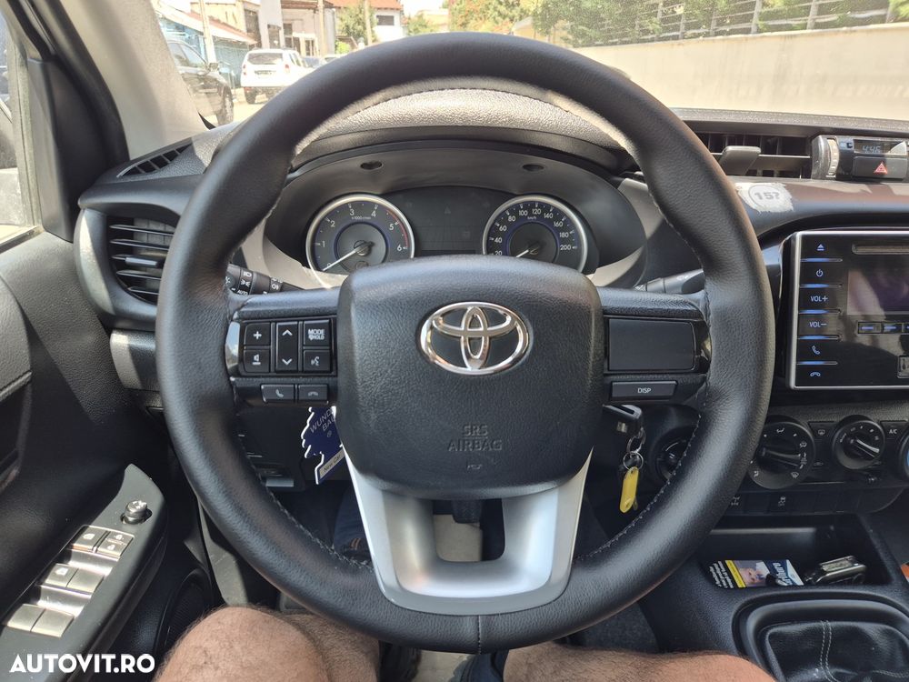 Toyota Hilux 4x4 Double Cab M/T Style - 12