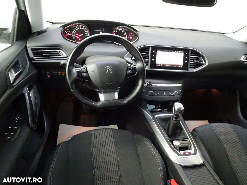 Peugeot 308 1.2 L PureTech Turbo S&S Allure - 5