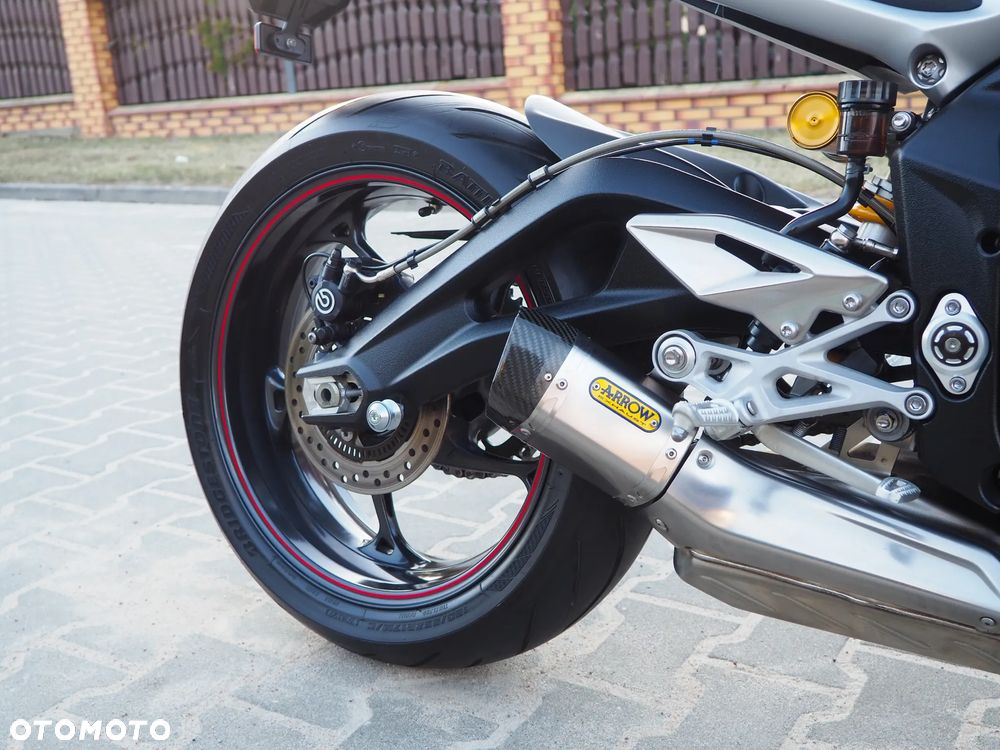Triumph Street Triple - 27