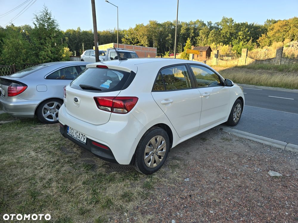 Kia Rio - 4