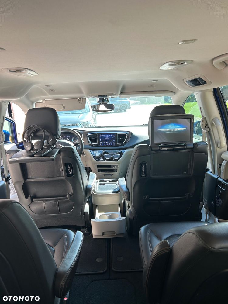 Chrysler Pacifica - 8