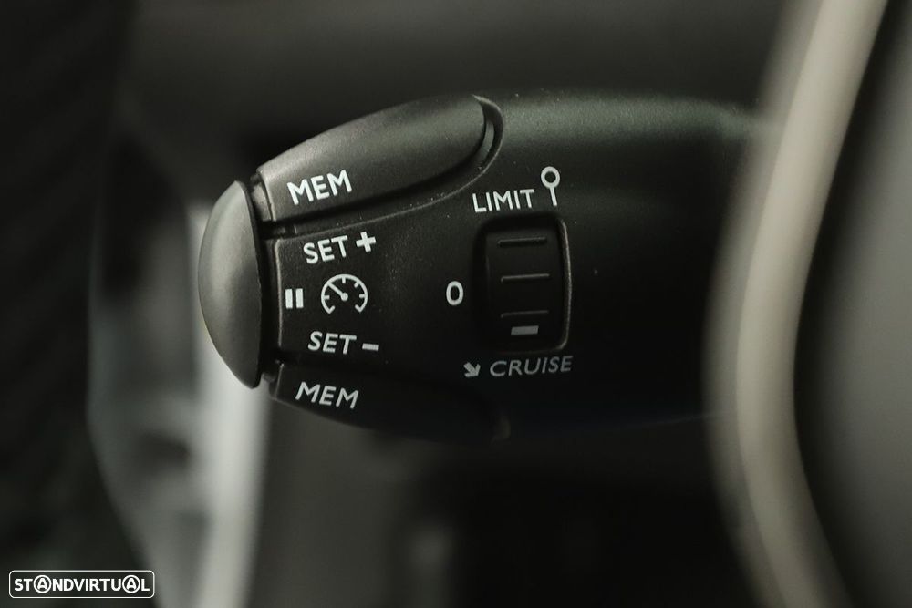 Peugeot 2008 1.2 PureTech Allure - 19