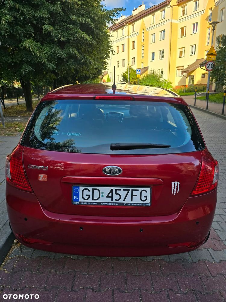 Kia Ceed 2011 photo 3