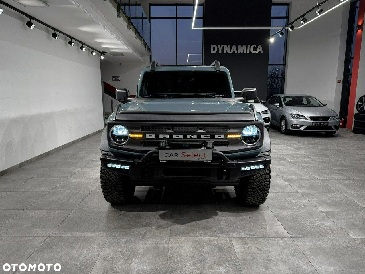 Ford Bronco - 3