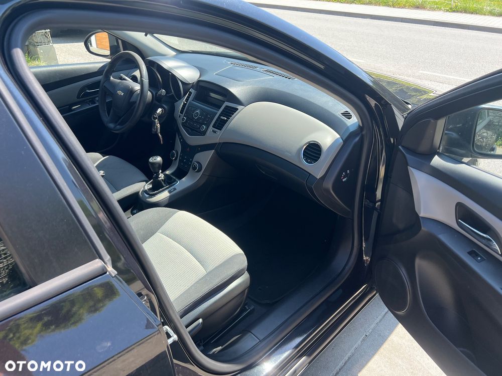 Chevrolet Cruze 1.6 LS - 25