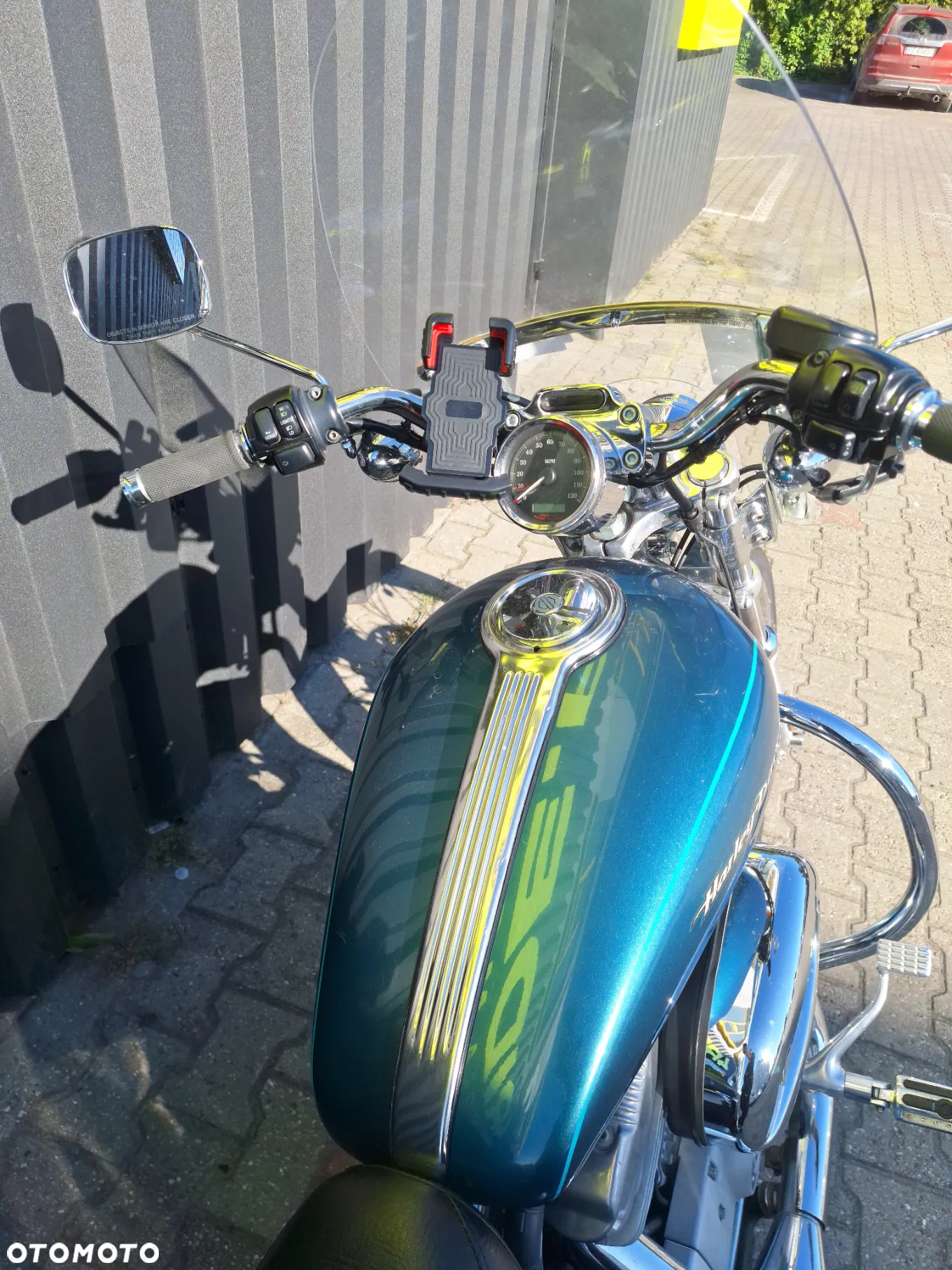 Harley-Davidson Sportster Custom 883C - 5