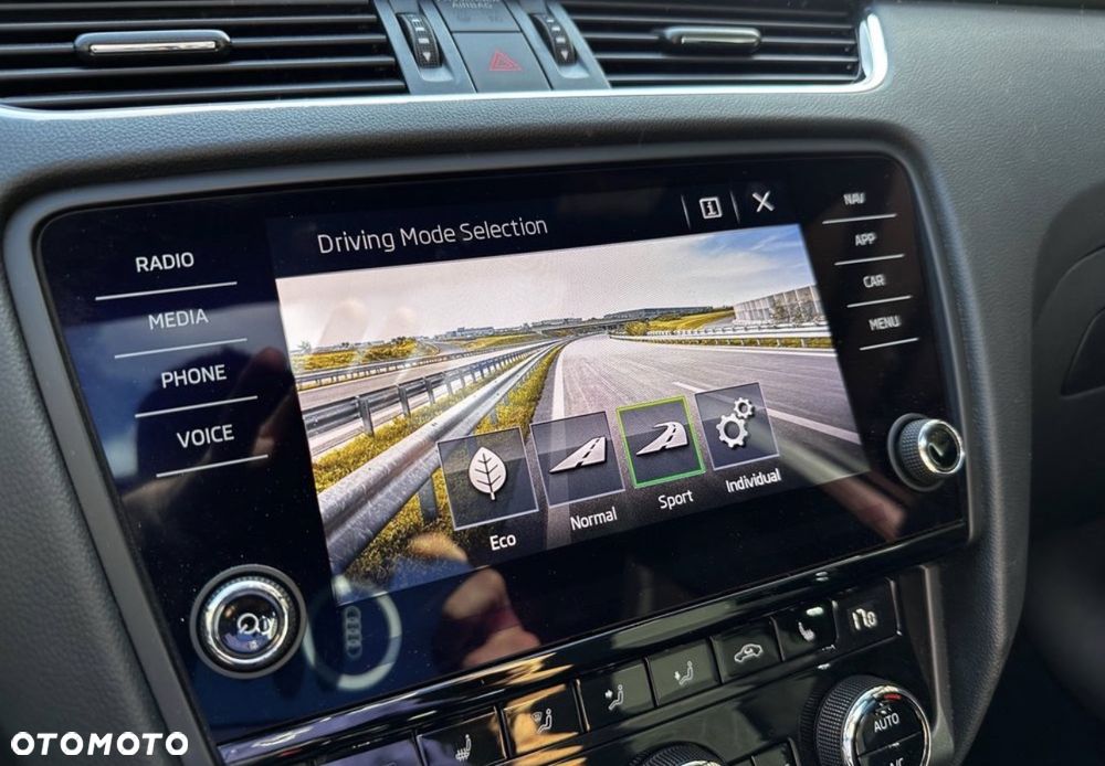 Skoda Octavia 2.0 TSI RS Challenge 245 DSG - 30