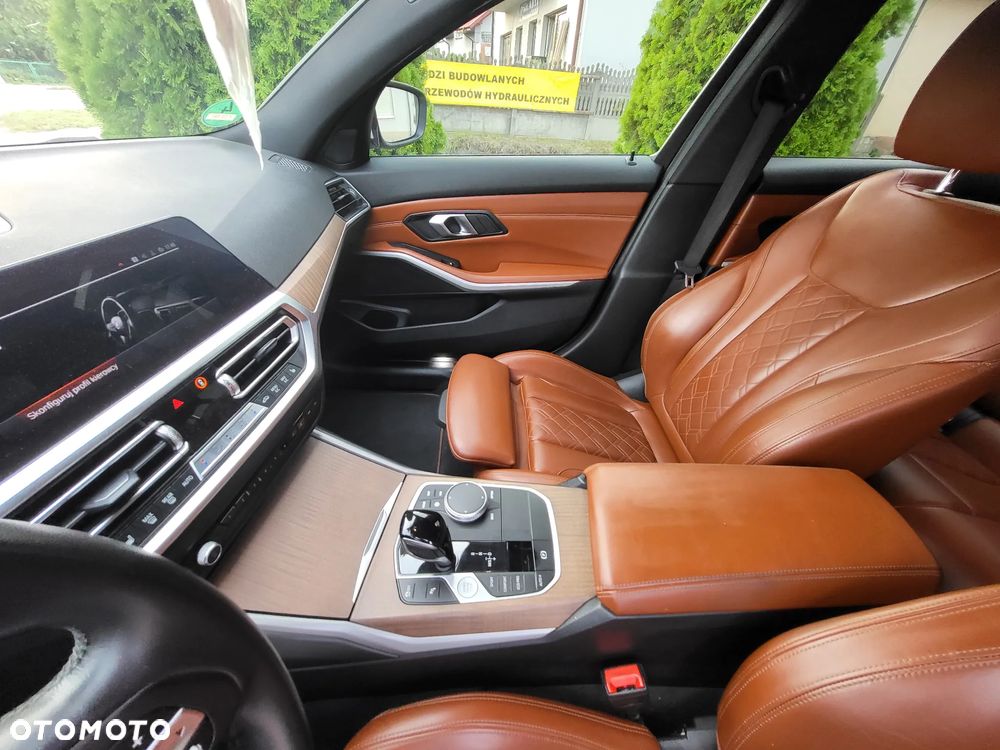 BMW Seria 3 318d Sport Line - 23