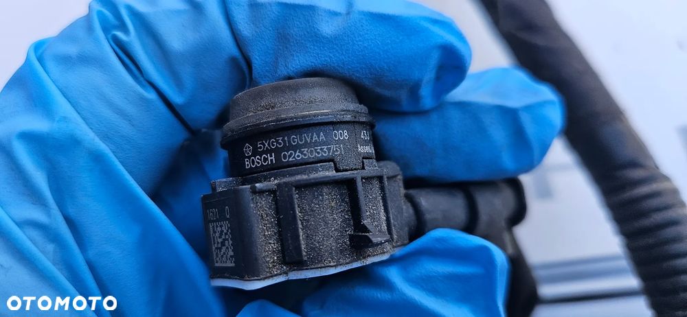 Chrysler Pacifica 2016- Instalacja zderzaka tylnego pod 6xPDC Wiązka PDC P68228597AE Czujnik parkowania PDC Czujnik PDC 5XG31GUVAA KOLOR PUV Moduł martwego pola Radar zderzaka tył  68306454AB - 7