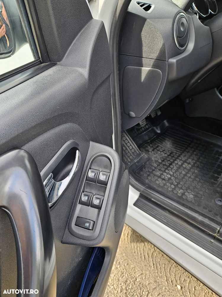 Dacia Duster 1.5 dCi 4x2 Laureate - 8