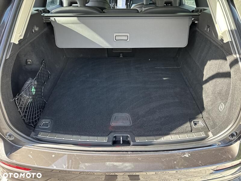 Volvo XC 60 B4 B Plus Dark - 18