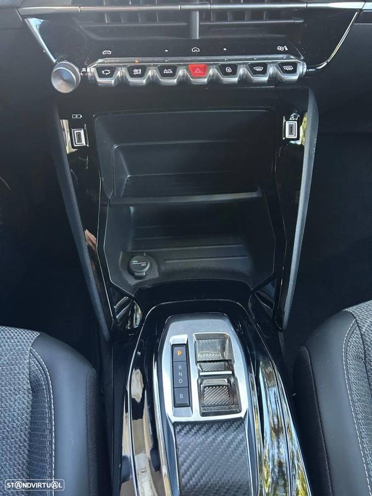 Peugeot e-2008 54 kWh Allure - 14