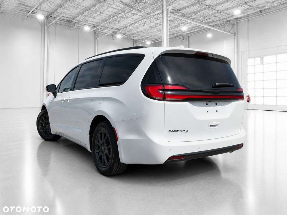Chrysler Pacifica - 5