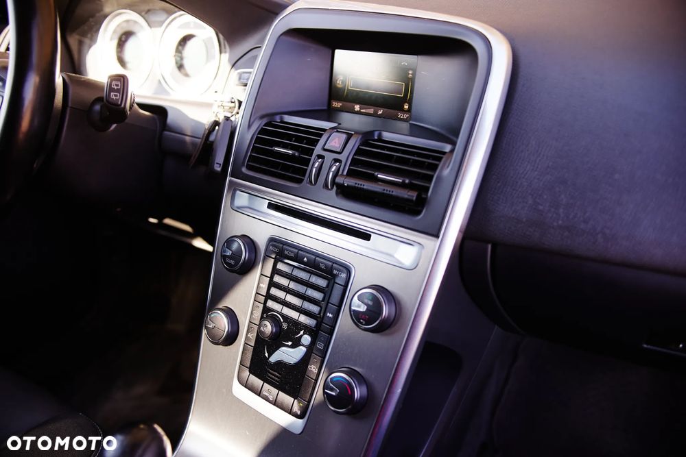 Volvo XC 60 D4 Momentum - 28