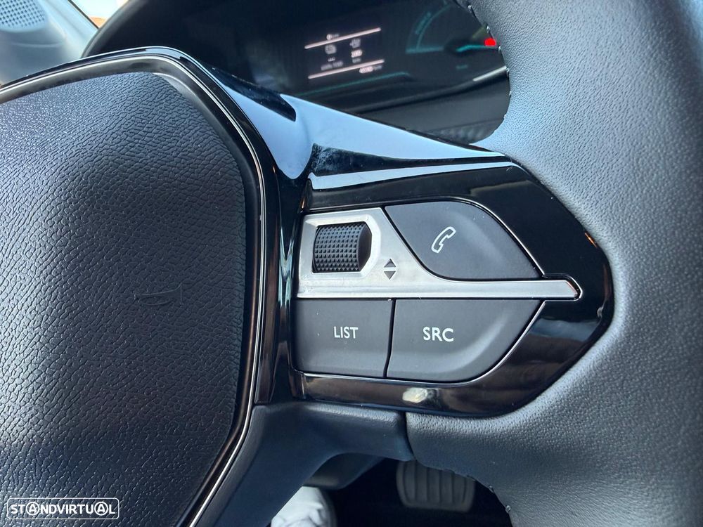 Peugeot 208 - 16