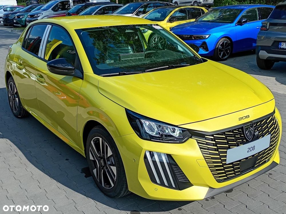 Peugeot 208 - 8