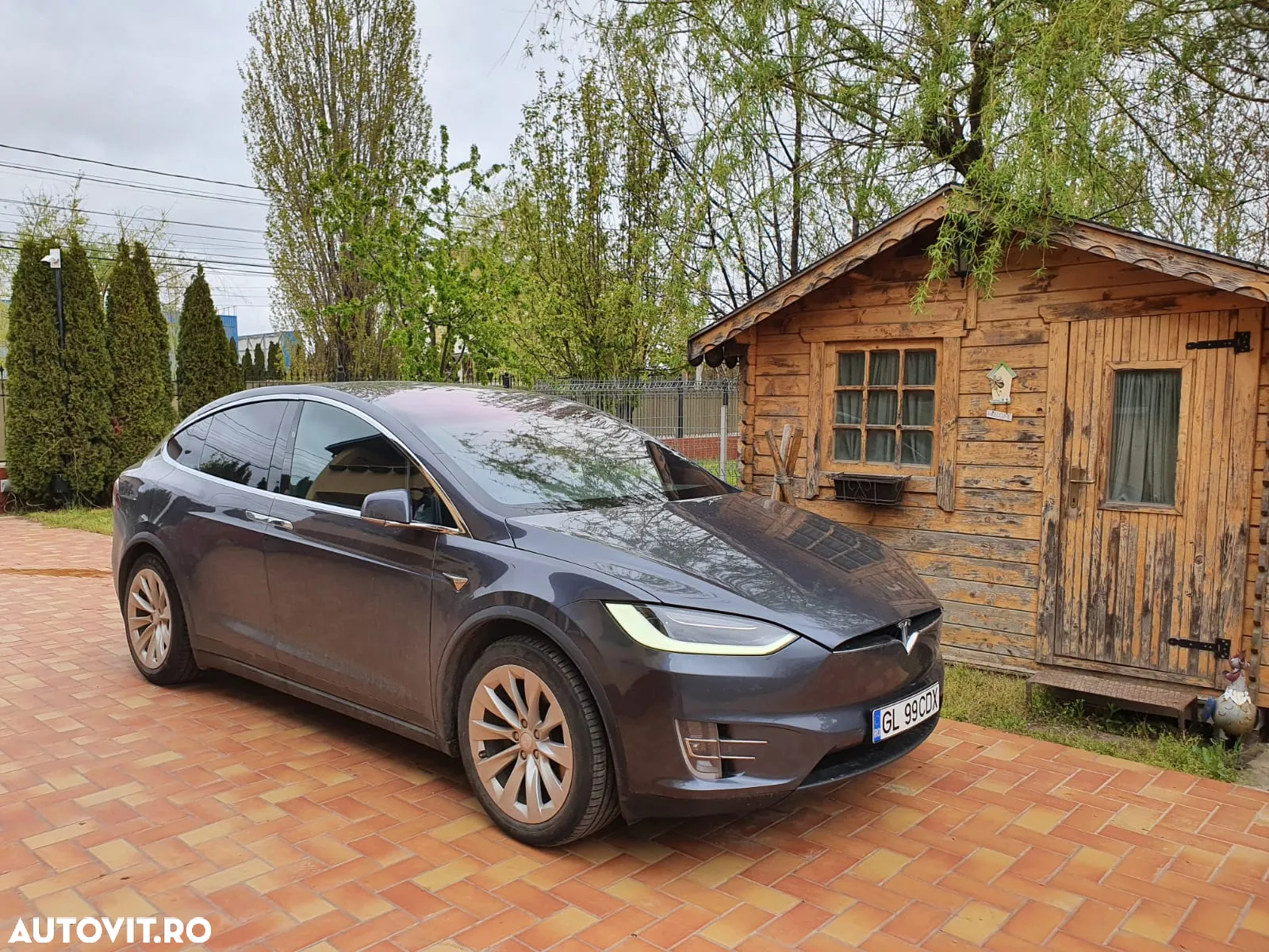 Tesla Model X - 5