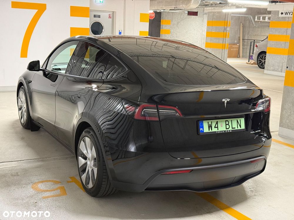Tesla Model Y Long Range AWD - 3