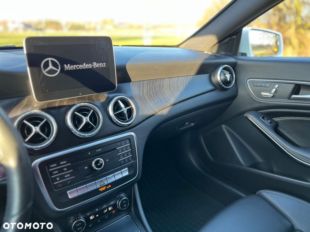 Mercedes-Benz CLA 250 7G-DCT Sport - 24