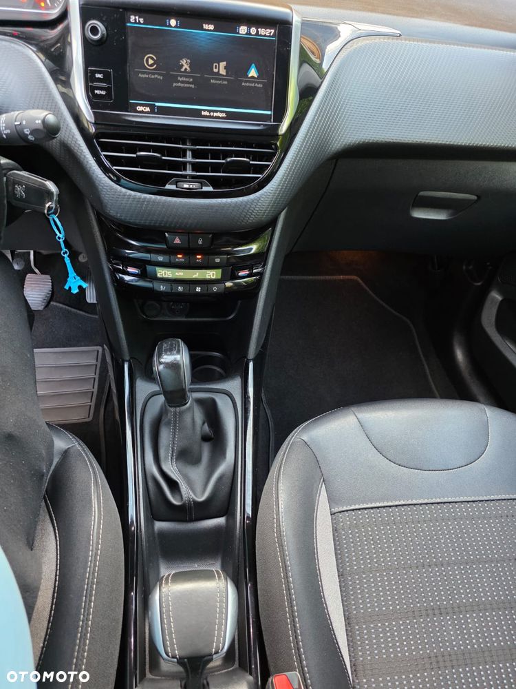 Peugeot 2008 1.2 Pure Tech Allure S&S - 20