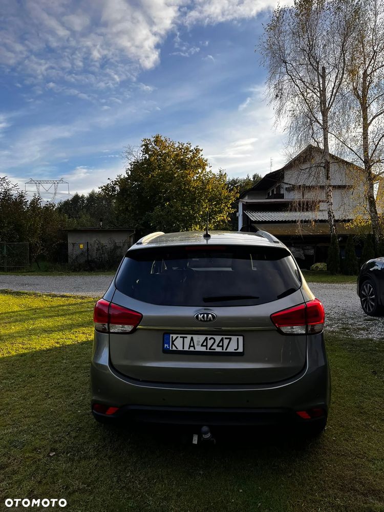 Kia Carens 1.7 CRDi 115 UEFA EURO 2016 - 4