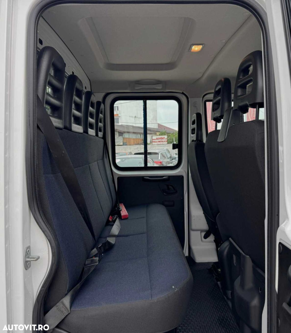 Iveco DAILY PLATFORMA 6+1 LOCURI - 17
