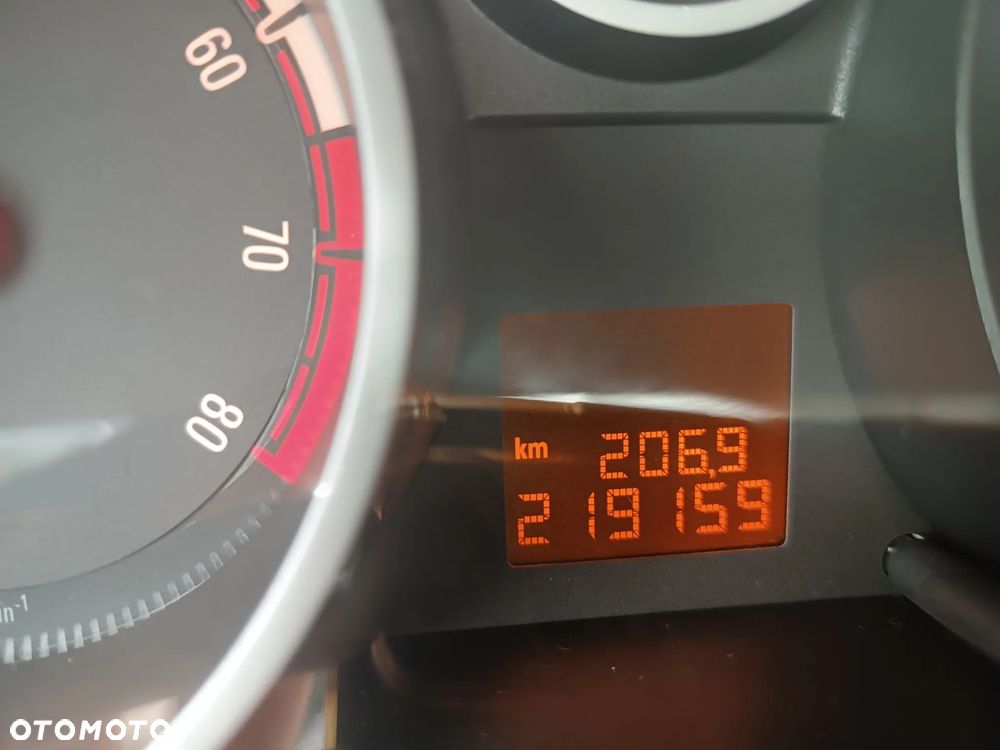 Opel Corsa 1.4 16V Cosmo - 12