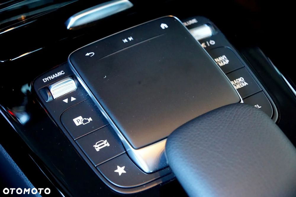 Mercedes-Benz CLA 180 AMG Line 7G-DCT - 38