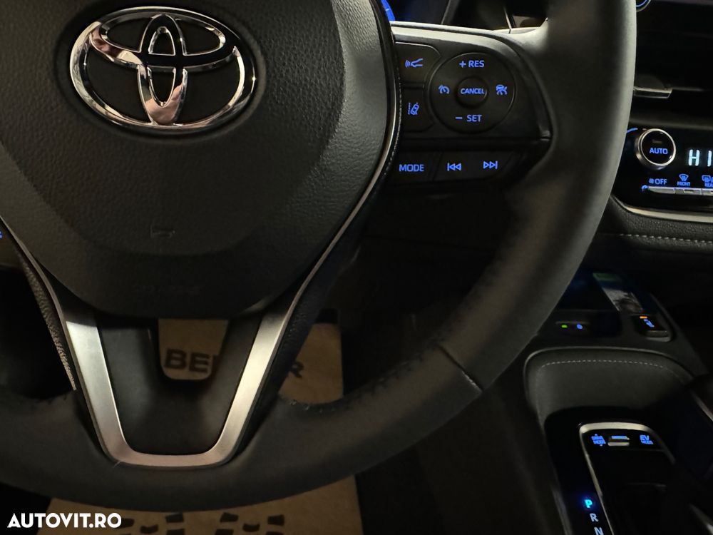 Toyota Corolla 1.8 Hybrid Team Deutschland - 10