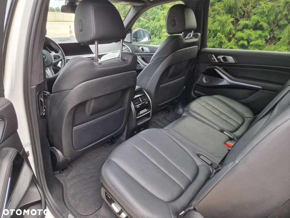 BMW X7 - 7