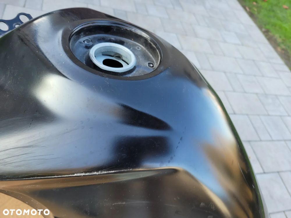 Bak, zbiornik paliwa Honda CB 1000R SC60 - 28