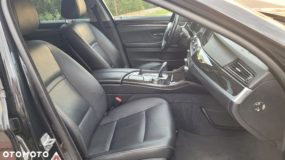 BMW Seria 5 520d Luxury Line - 29