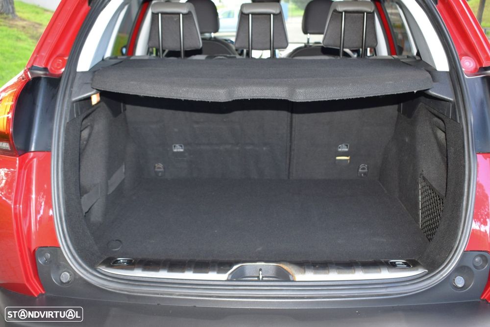 Peugeot 2008 1.2 PureTech Allure EAT6 - 37