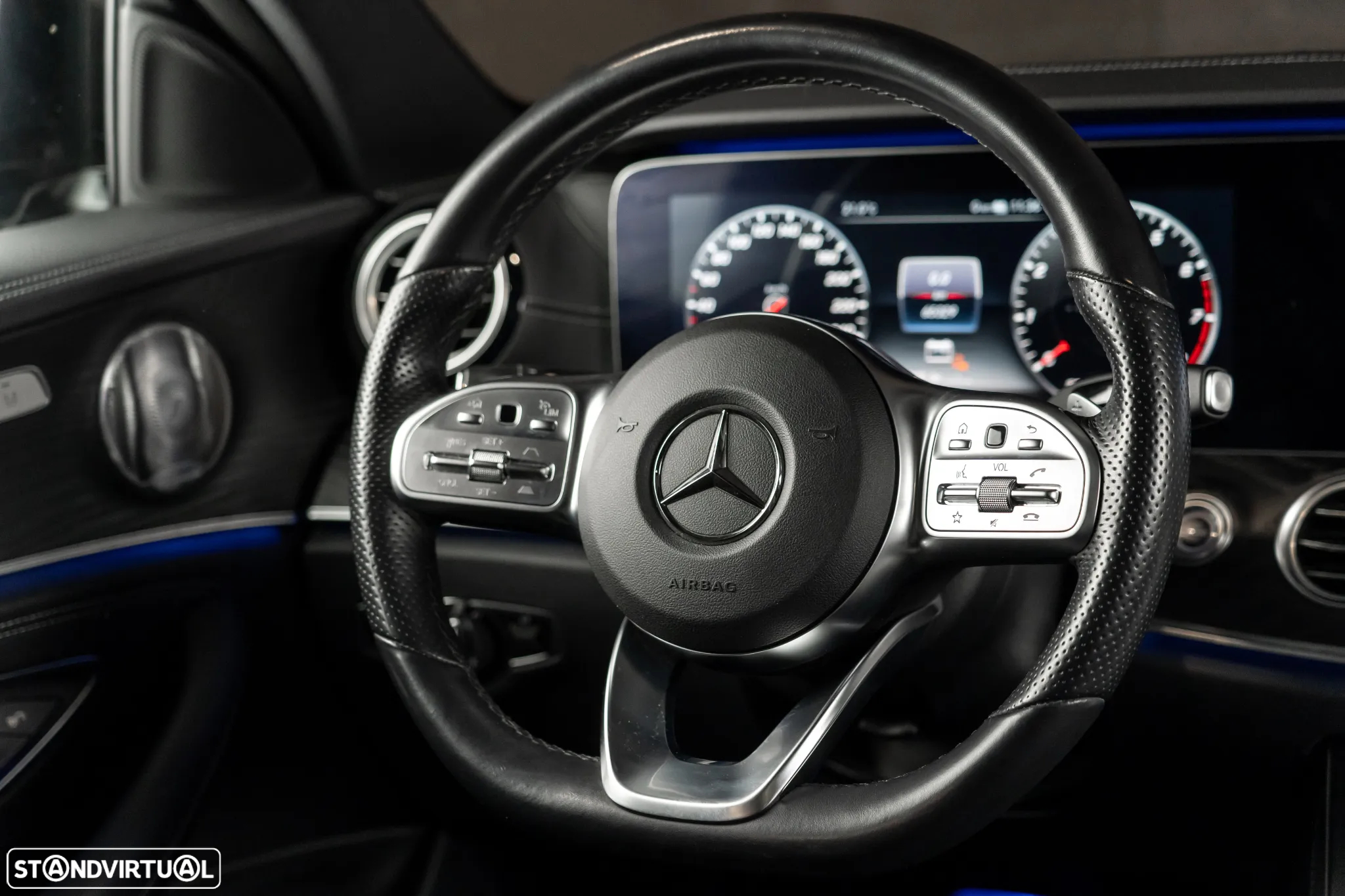 Mercedes-Benz E 300 e AMG Line - 11