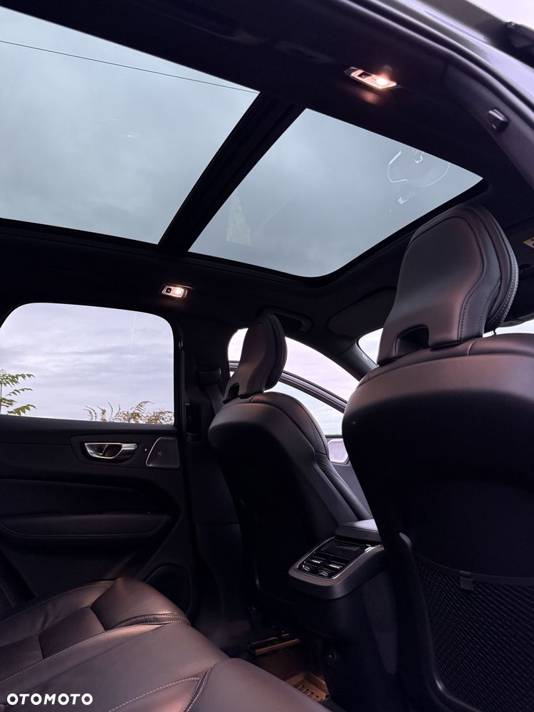 Volvo XC 60 B5 D AWD R-Design - 23