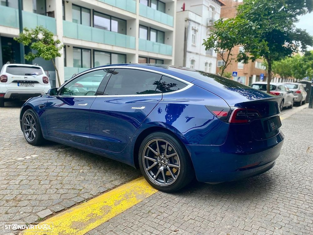 Tesla Model 3 - 8
